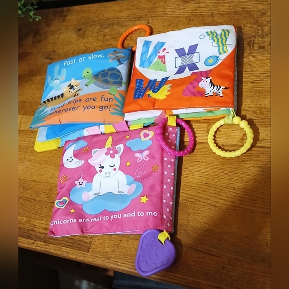 Bundle Of 3 Playtex Baby Soft‎ Plush Crinkle Teether Taggies Baby Books New - Picture 4 of 4